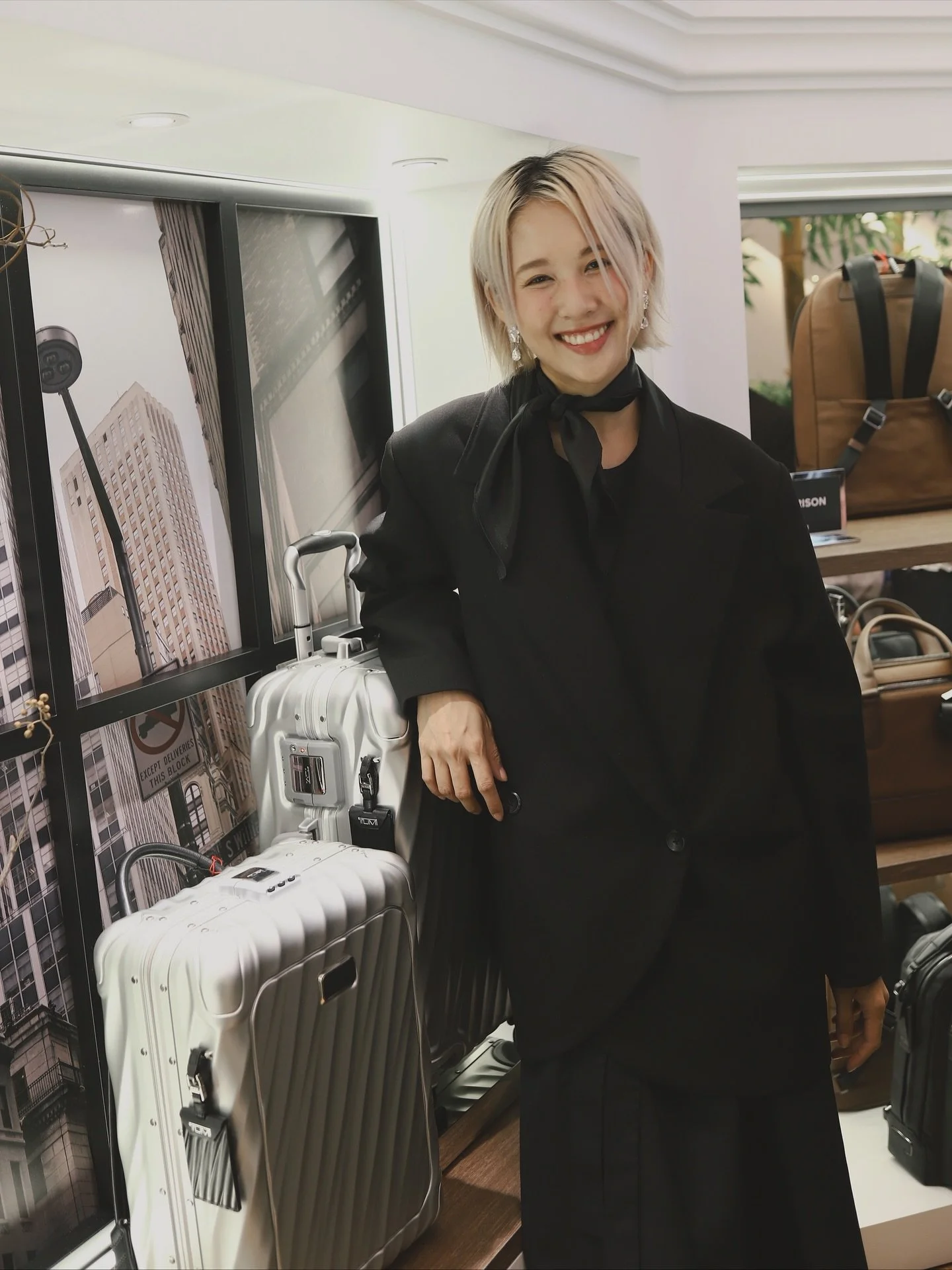 From New York to Saigon — experience the city that never sleeps.
TUMI’s Fall 2025 Collection reimagines the energy and elegance of New York through bold Poster Prints and the refined 19 Degree Lite in wine-red, inspired by autumn in Centr