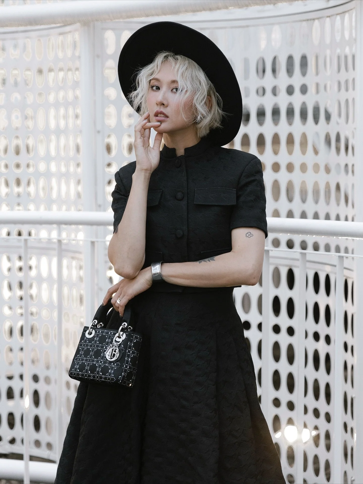 J đang định update lại portfolio thì thấy J cũng đuộc làm việc với khá nhiều brand các loại industry rồi. Fashion, beauty, ngân hàng, điện tử, sữa chua, nước suối, dịch vụ, cái gì cũng có