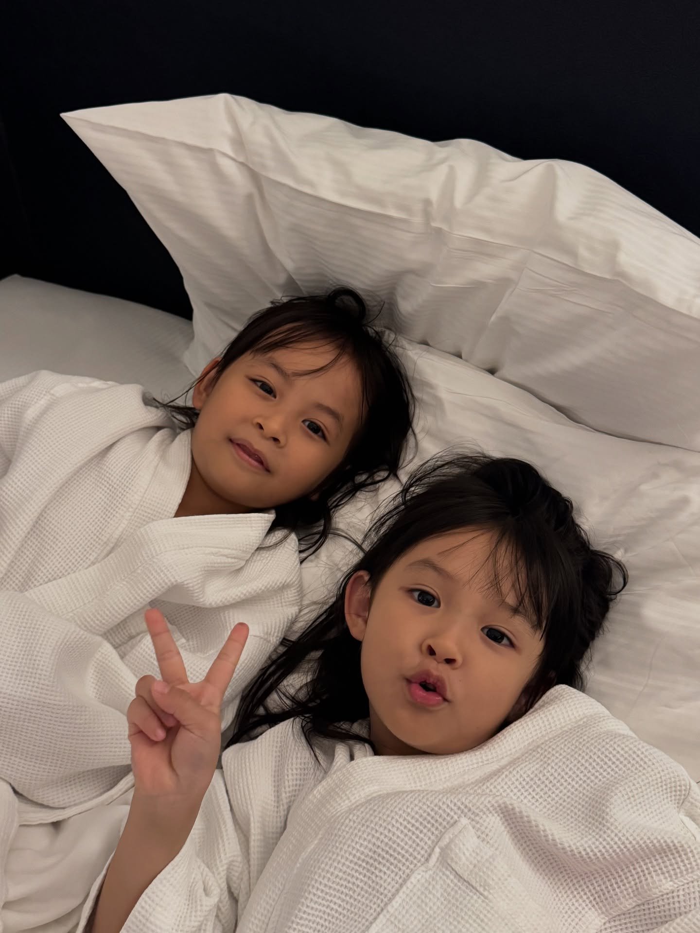 Chuản năng lượng chị hai v&agrave; em g&aacute;i mọi người hay thấy tr&ecirc;n mạng : ))) chị hai dịu d&agrave;ng bao nhi&ecirc;u th&igrave; em Chiu lại năng động mấy nhi&ecirc;u 🤍 iu hai iemmmm @jjchiuchiu_