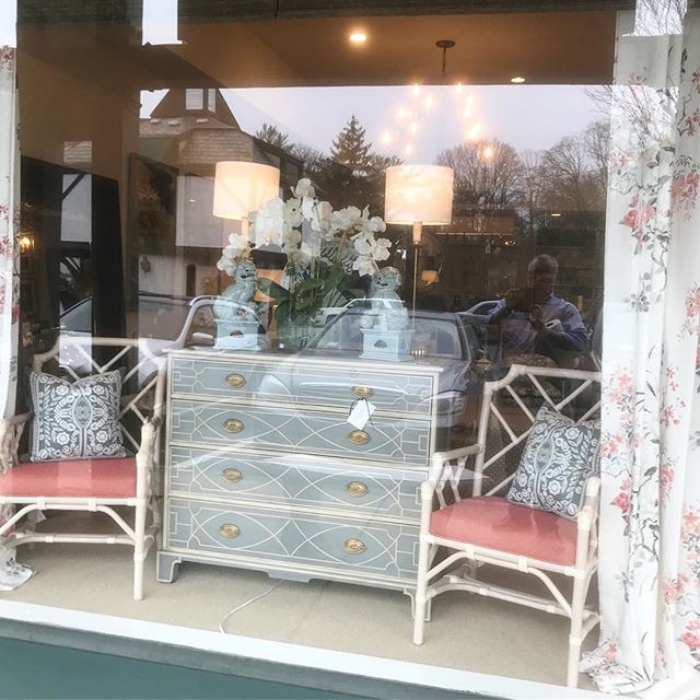 Our current window vignette is channeling spring 💐 🌸
