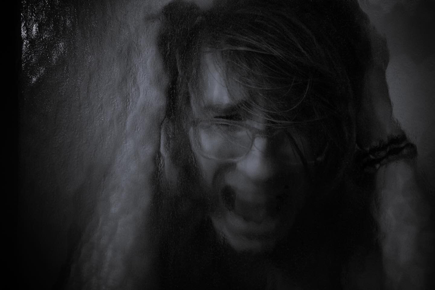Happy Halloween! Hopefully you aren&rsquo;t also trapped in an underwater torture chamber with seemingly no way out.

#halloween2020 #torture #horrorart #dark_portraits #bnw_shot #sendhelp #lancasterpa