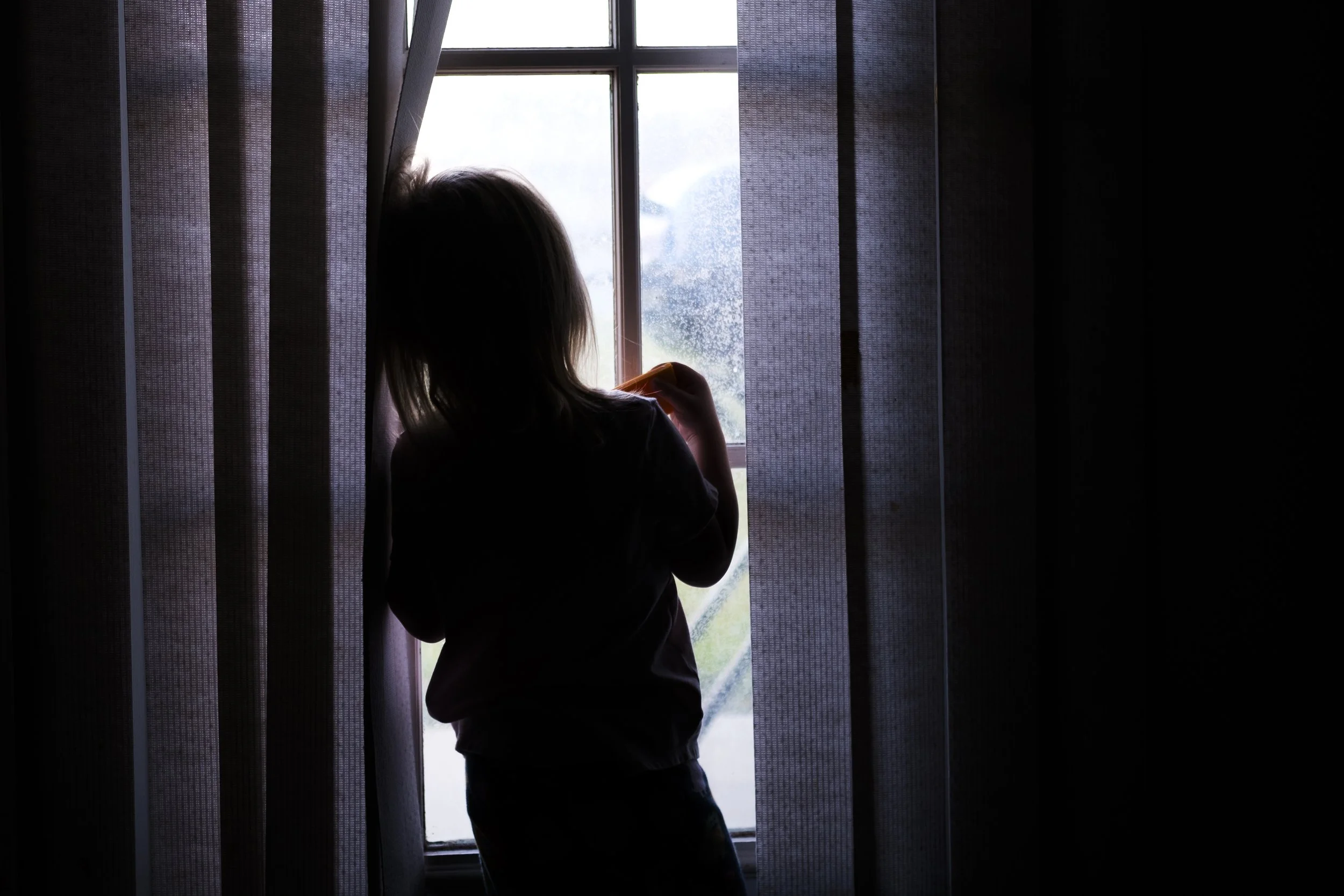 ENVIRONMENTAL LIFESTYLE PORTRAIT CHILD CONCEPTUAL PHOTOGRAPHY WRITE LIGHTING.jpg