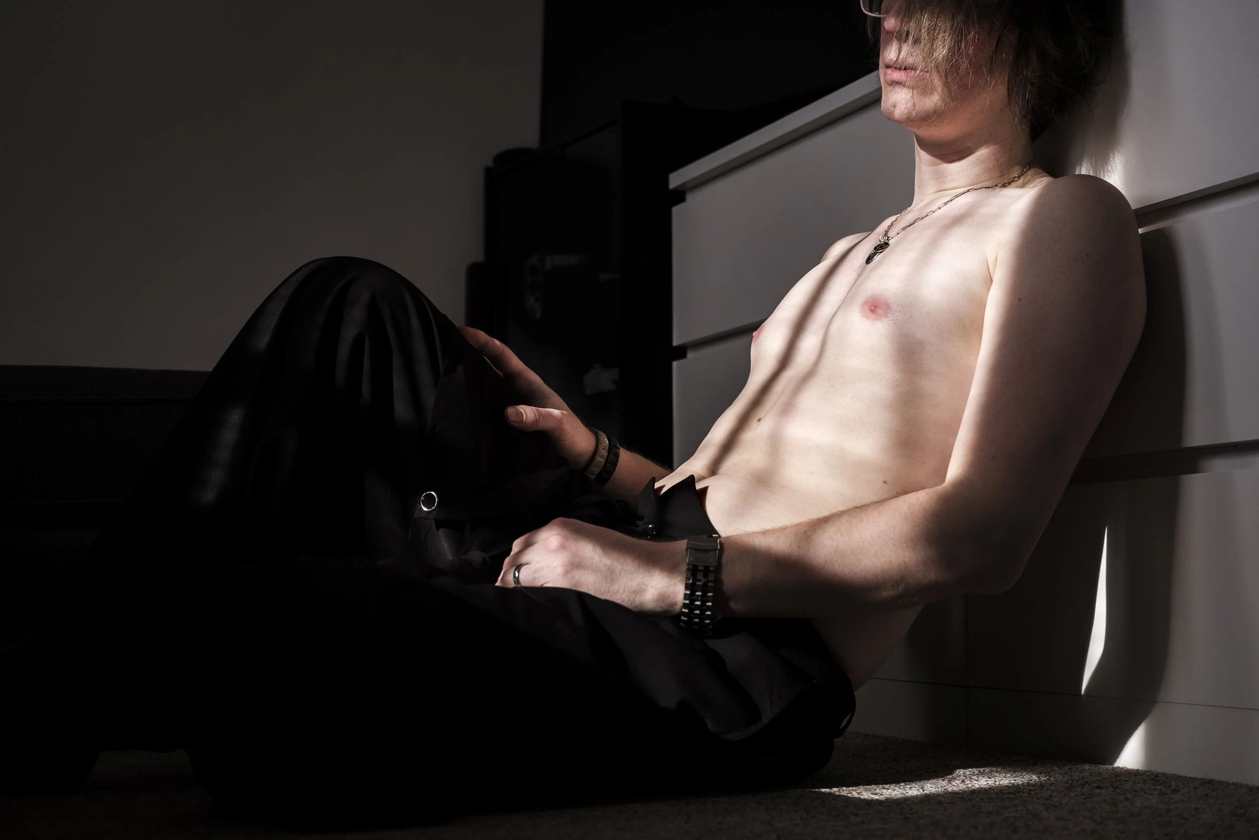 SHADOW LIGHT PLAY EMOTIONAL Nude PORTRAIT WRITE LIGHTING.jpg