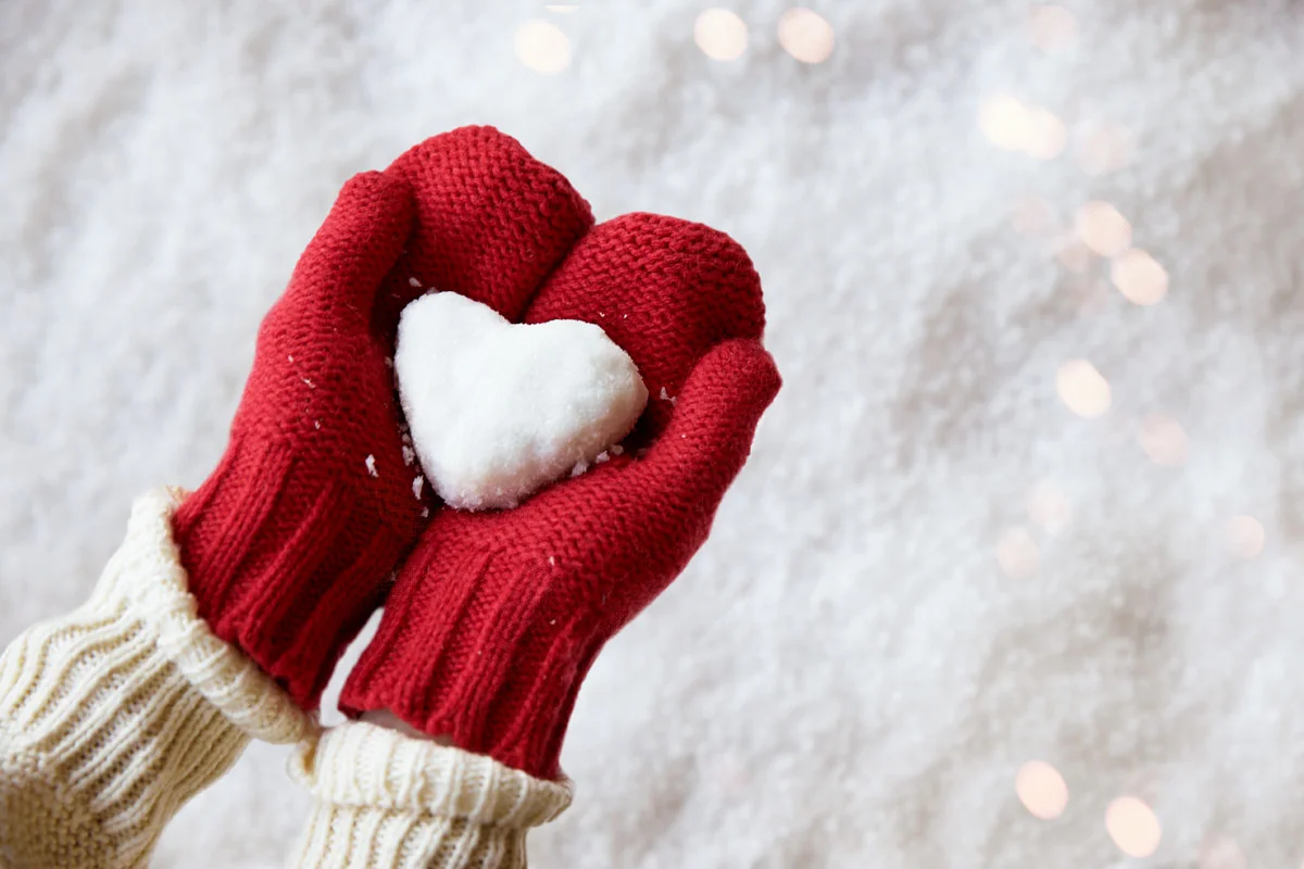 red-gloves-heart-snowball-mittens.jpg