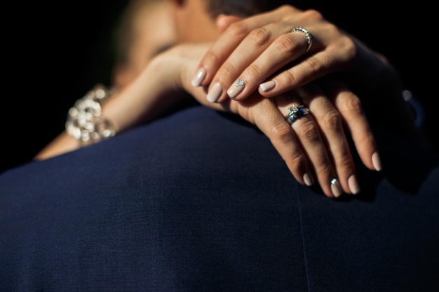 woman-hands-on-man-s-back_1304-3785.jpg
