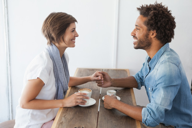 casual-couple-having-coffee-together_13339-63092.jpg