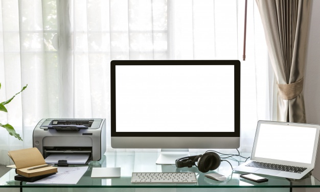 computer-laptop-and-printer-on-a-desk_1232-915.jpg