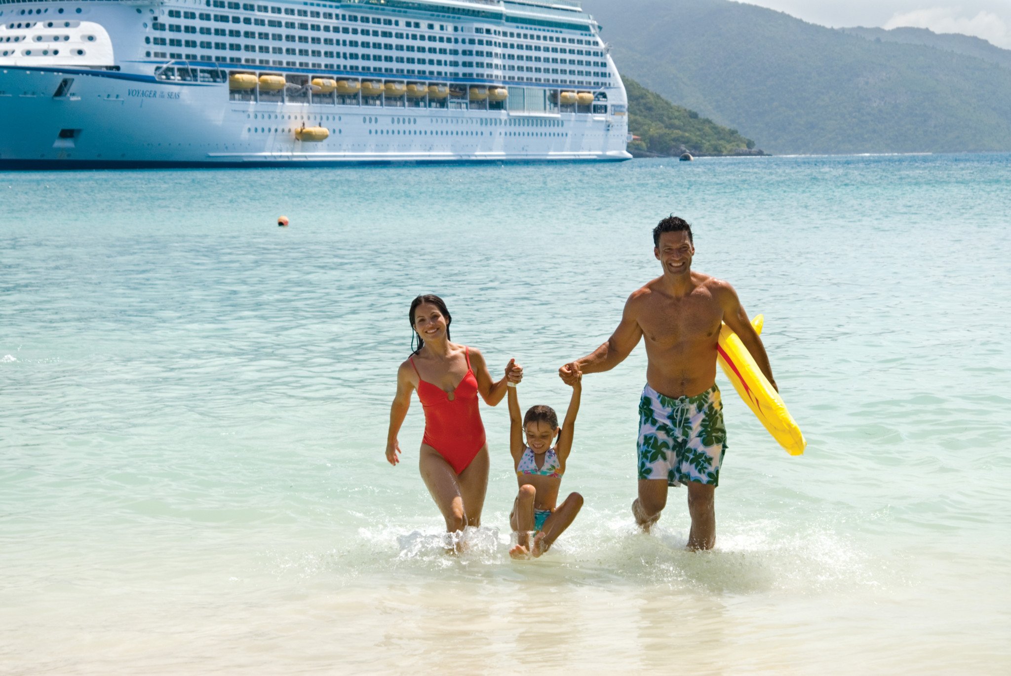 RCI_Voyager_BeachFamily_2.jpg