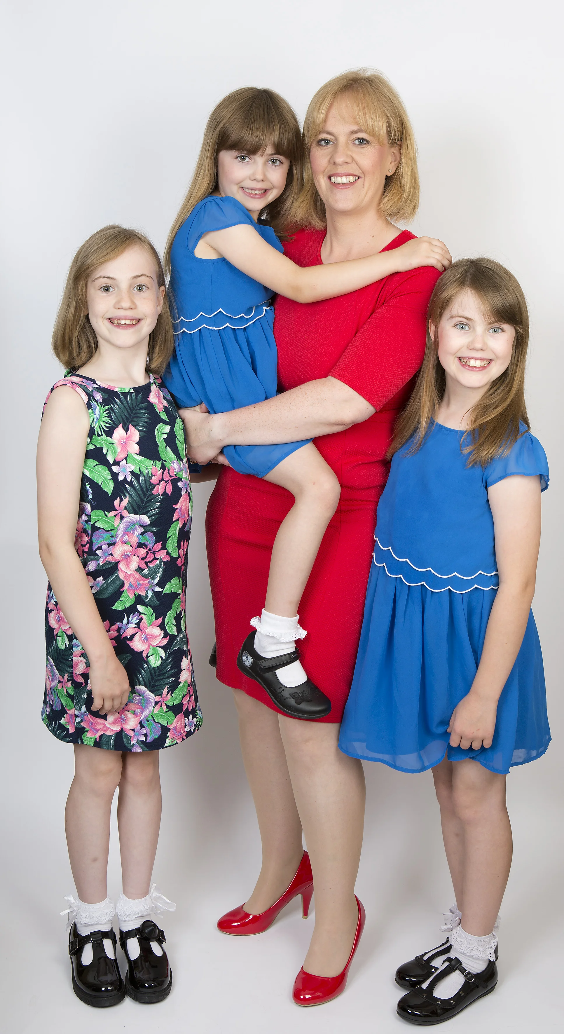 http://www.dailymail.co.uk/femail/article-3753778/Would-leave-child-young-12-home-day-mums-say-s-perfectly-legal-character-building.html