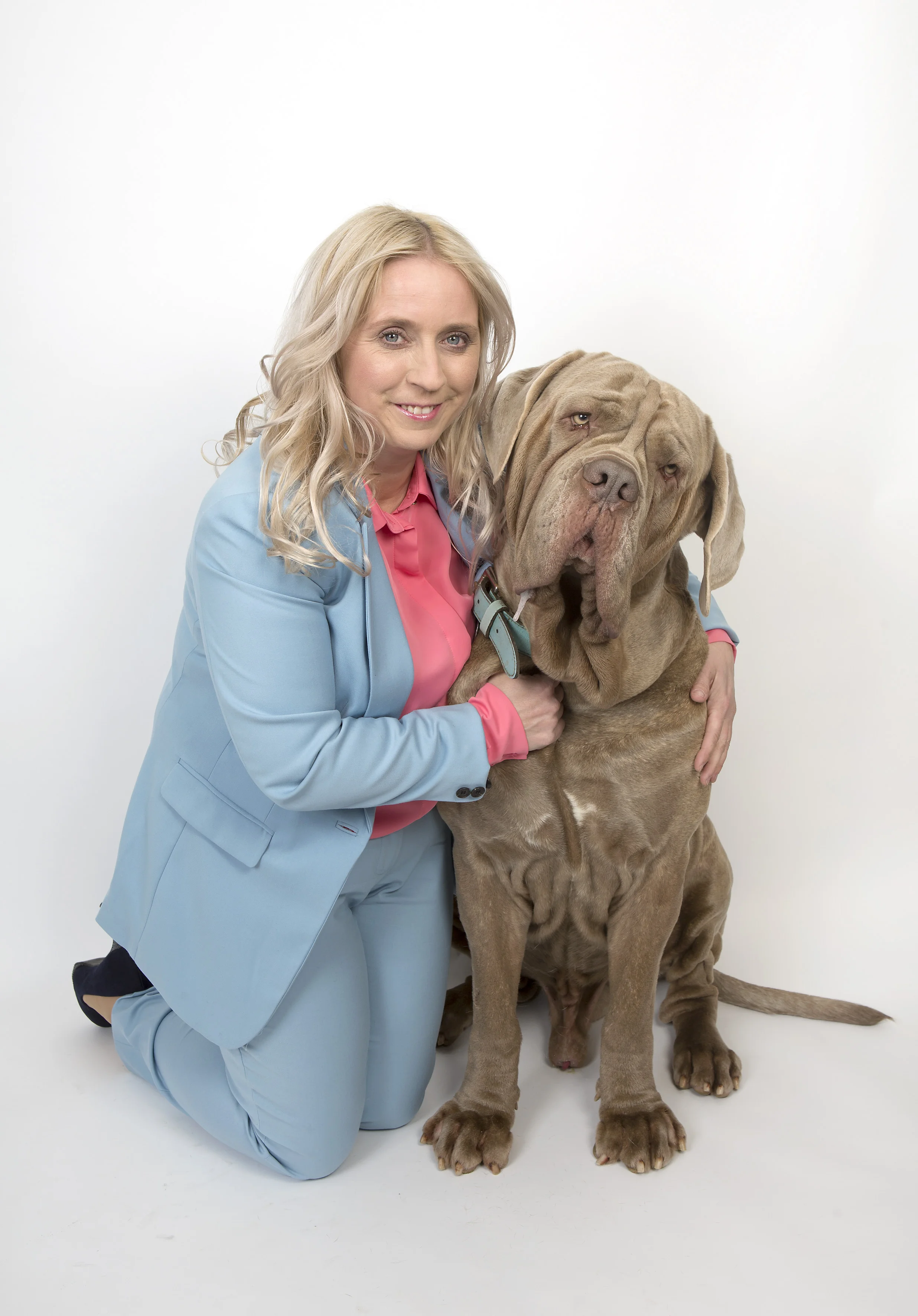 http://www.dailymail.co.uk/femail/article-5428417/Massive-mutts-fashion-years-handbag-dogs.html