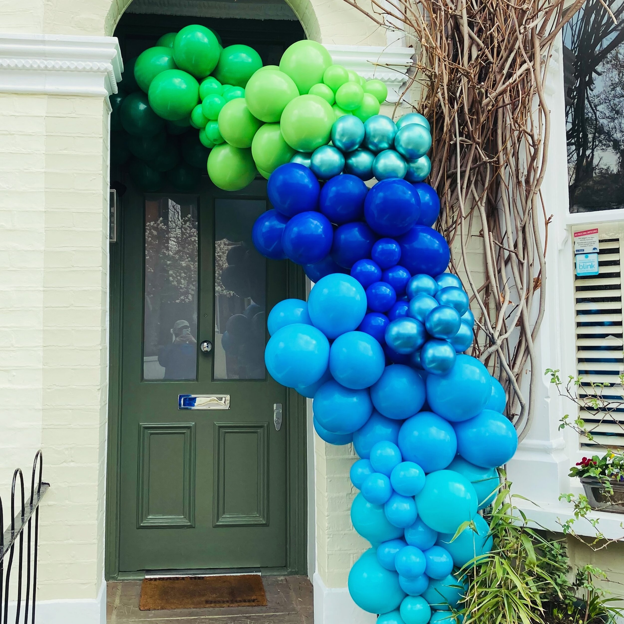 Welcome home&hellip;.and Happy Birthday.  An organic &ldquo;whoosh&rdquo; for a family celebration.
.
.
.
#balloondecor 
#londonballoons
#organicballoons
#london
#clapham
#nappyvalley