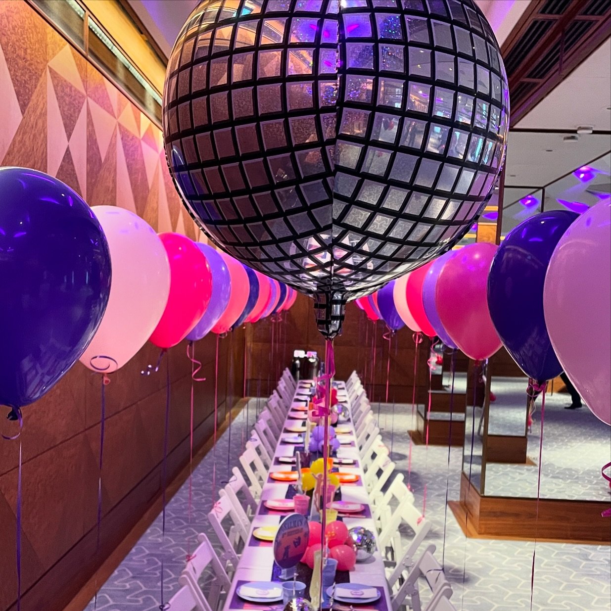 A really fun zingy disco party last weekend @the_berkeley with the fabulous team @sharkyandgeorgeevents 
.
.
#childrensparty 
#discoparty
#partyplanners
#londonhotel
#luxuryparties
