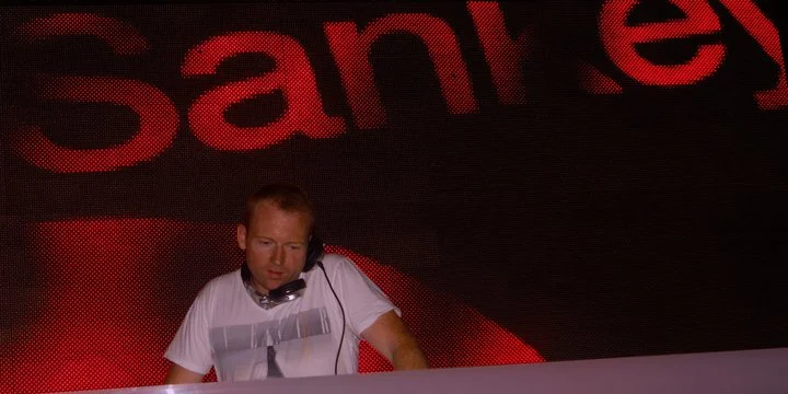 300999_118577978234676_6838227_n.jpg
