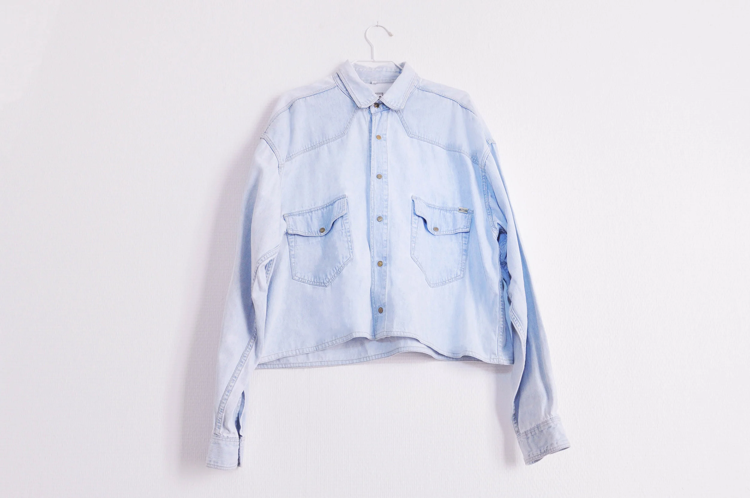 arianehaas_embroidered_shirts_ahe002_02.jpg
