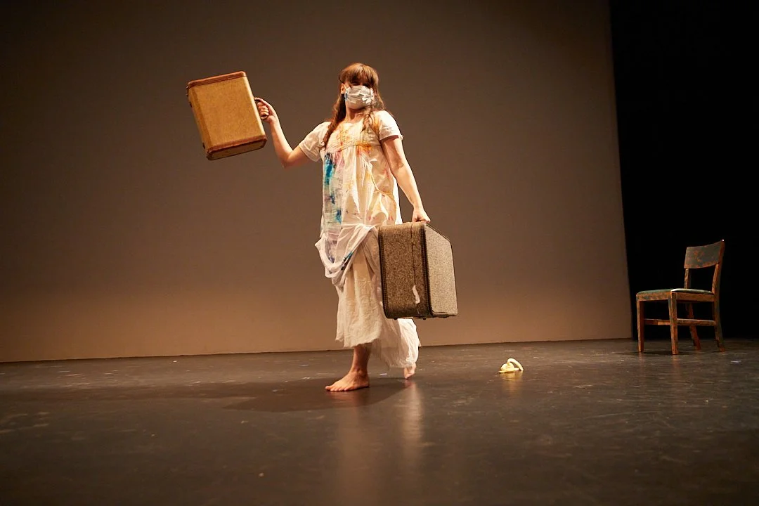 jauntyexitwith bag0024.jpg