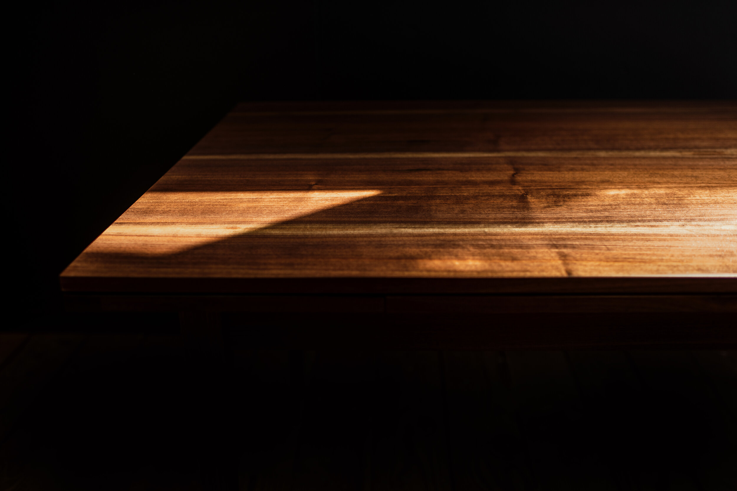 Extendable Dining Table in Walnut