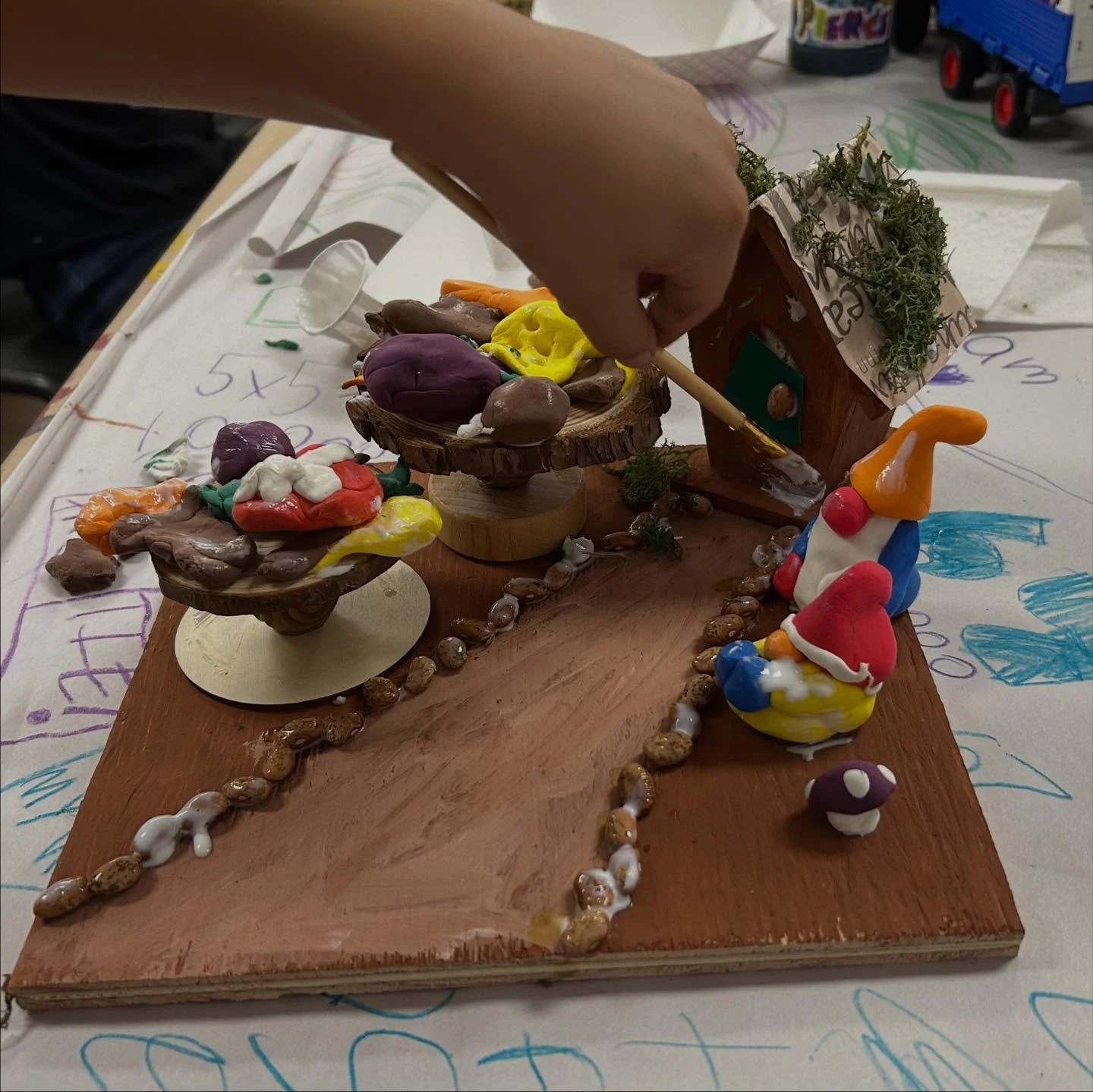 Tons of fantastic art projects our Fall Campers have made this week! 🎨🎉 Model Magic Gnome Homes, Blue Dogs in Disguise, and more!