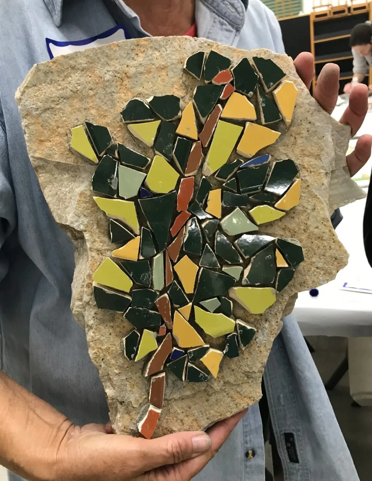 Art Trek is proud to announce the return of our creative workshops for adults, available throughout the year at our studio space in Newbury Park! Swipe to see the fabulous mosaic masterpieces our guests made at previous adult workshops 🎨✨ What would