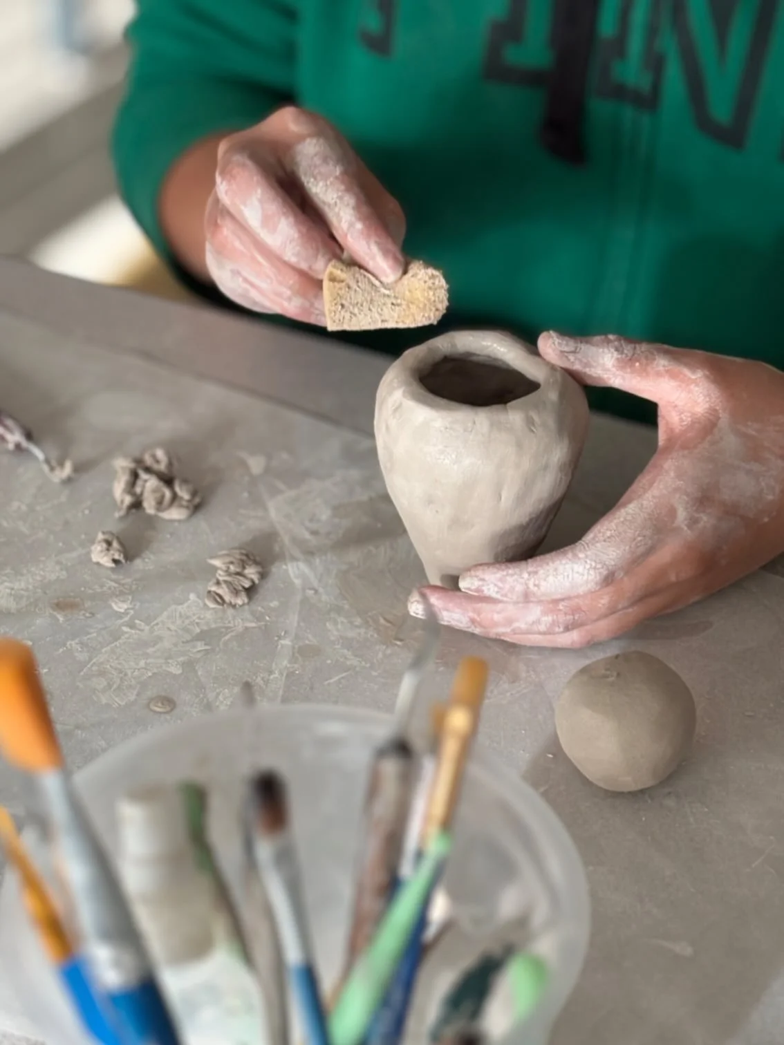 Amazing photos from our Ceramics programs across Oxnard schools! Let&rsquo;s give our students a hand! 🎨👏

#artprogram #afterschoolart #oxnard #venturacounty #artsnonprofit