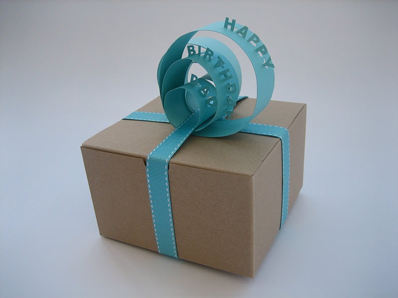 How to make an amazing & beautiful paper gift topper that will leave a lasting impression with just 6 simple steps