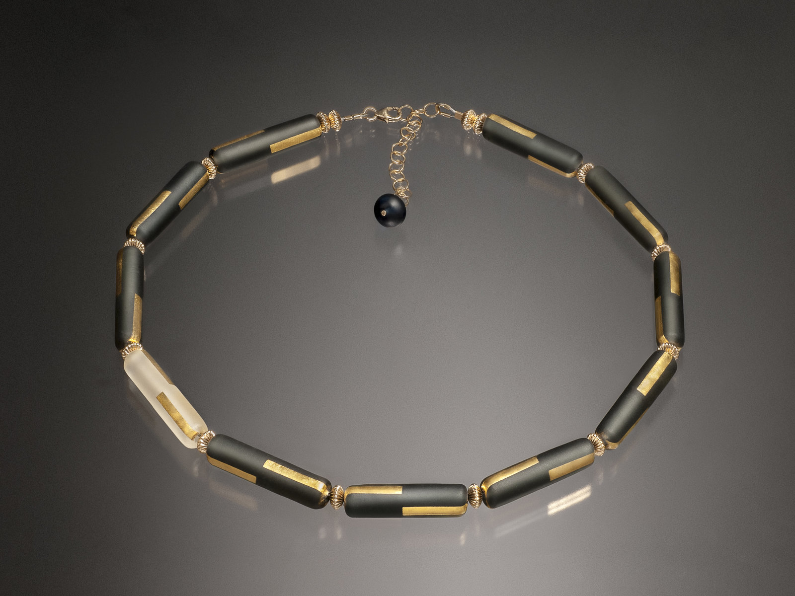 Gold_line_Necklace_converted.jpg