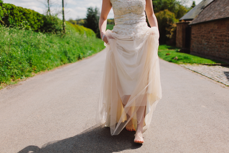 017-wedding-photographer-shustoke-barn.jpg