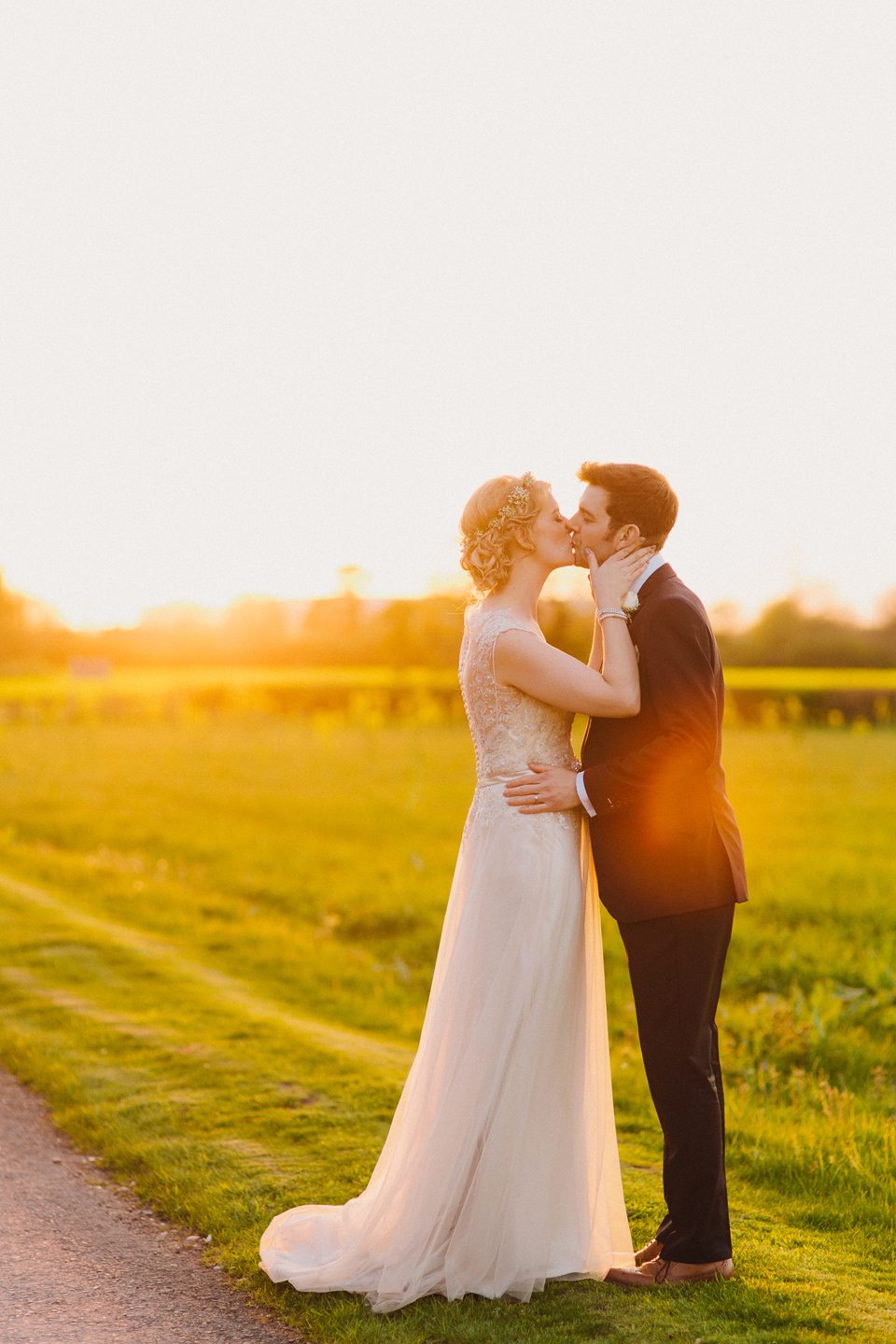 029-wedding-photographer-shustoke-barn.jpg