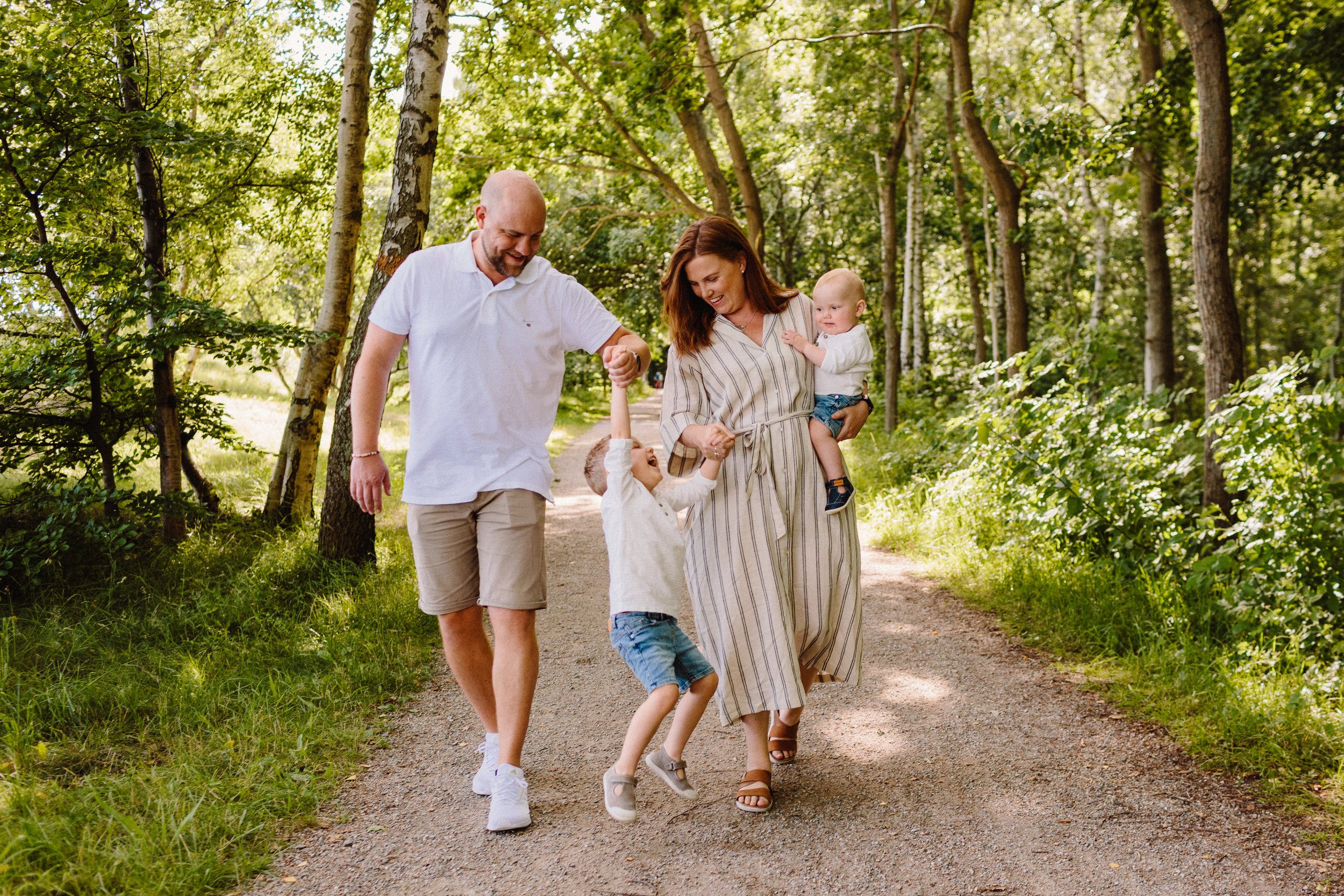 familjefotografering-skog-ystad.jpg