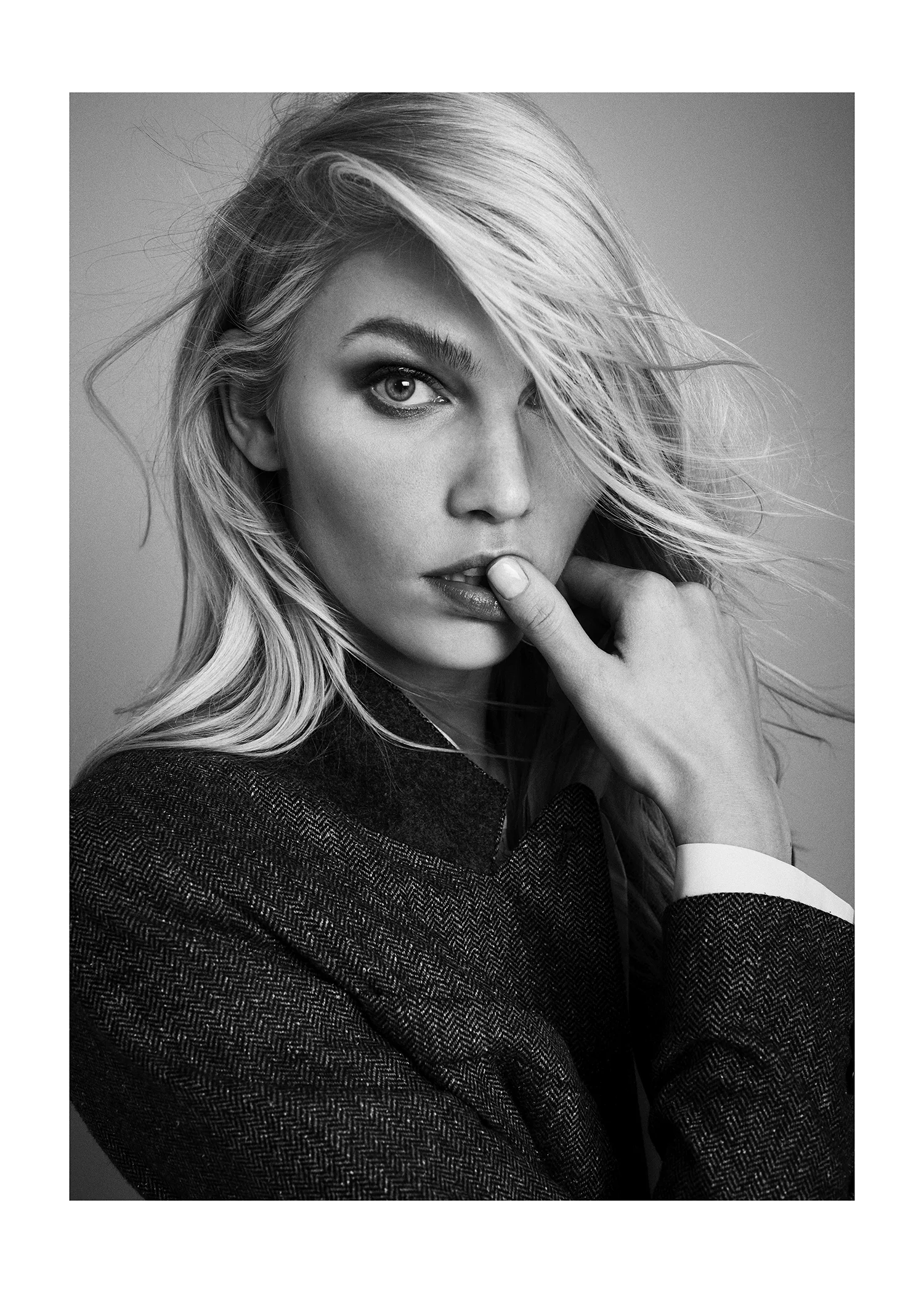 a6BW.jpg