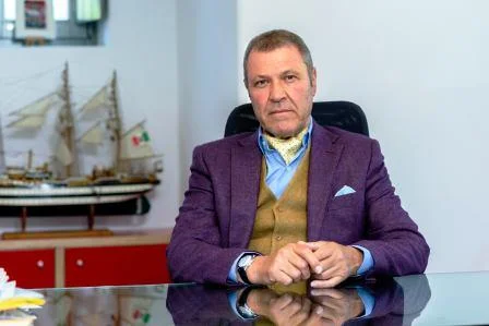 Ο έπαρχος Π.Ε. Πάρου, Β. Πετρόπουλος, εκφράζει την ανησυχία του για το κλείσιμο υποκαταστημάτων των ΕΛΤΑ