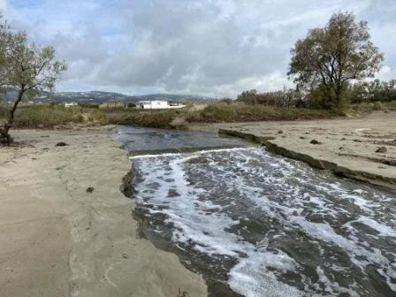 Επιστολή κατοίκων του Μώλου για τον καθαρισμό τάφρων στην περιοχή τους