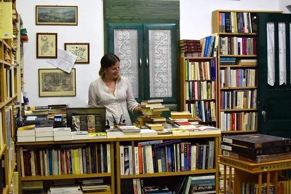 Μαρία Σταθοπούλου: Η βιβλιοπώλισσα της Αντιπάρου