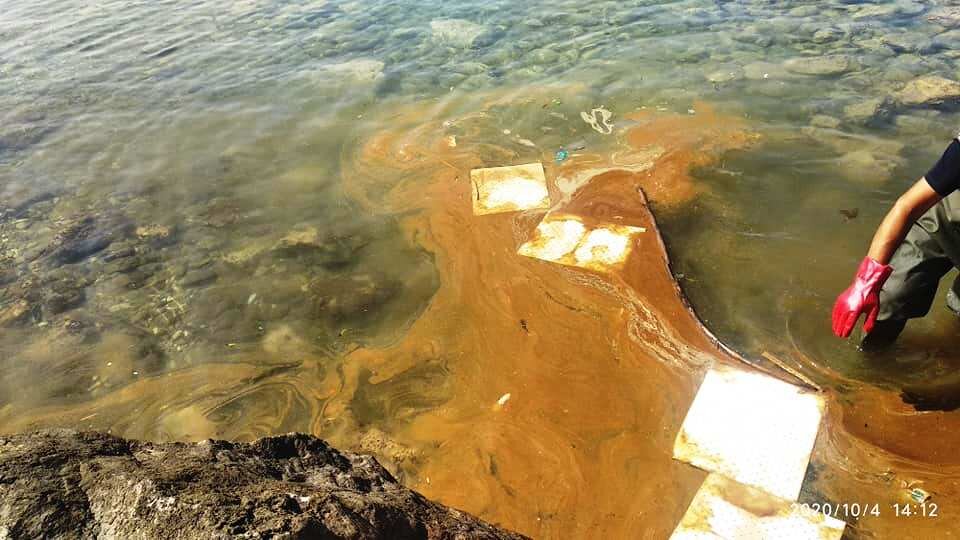 Ρύπανση στον κόλπο της Παροικιάς | Τι λέει το λιμενικό Ταμείο