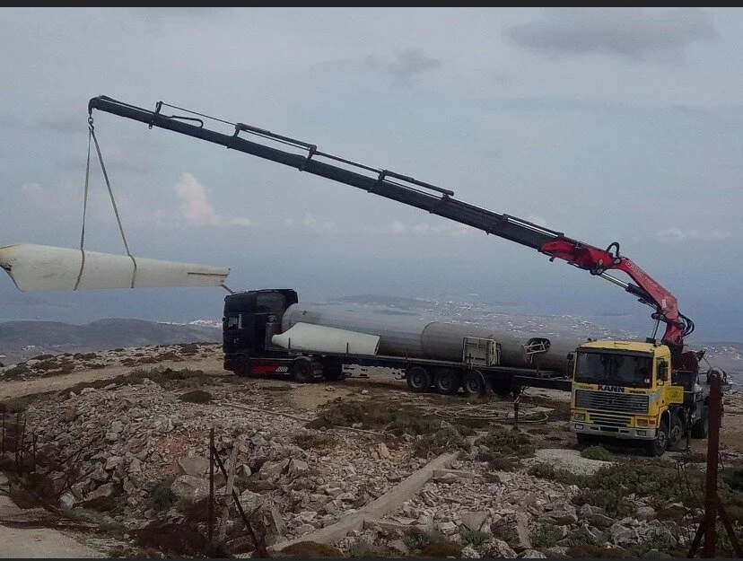 Στο καλό πήγε μία ανεμογεννήτρια από την Πάρο