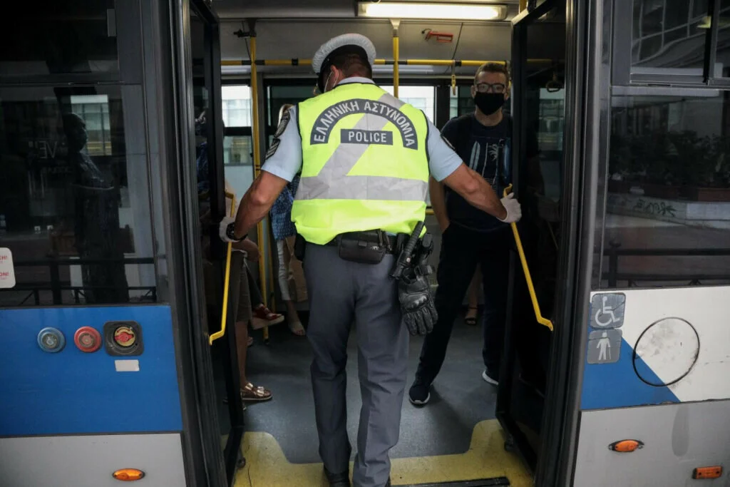 Πρόστιμο 300 ευρώ σε αιμοδότη που επέστρεφε από το νοσοκομείο