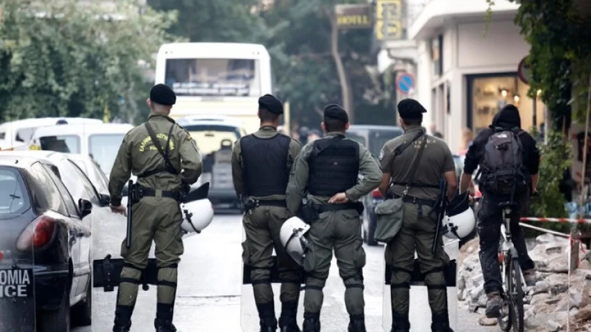 Έκοψαν το ρεύμα σε νοικοκυριά με τη συνοδεία ΜΑΤ στην Αγ. Βαρβάρα