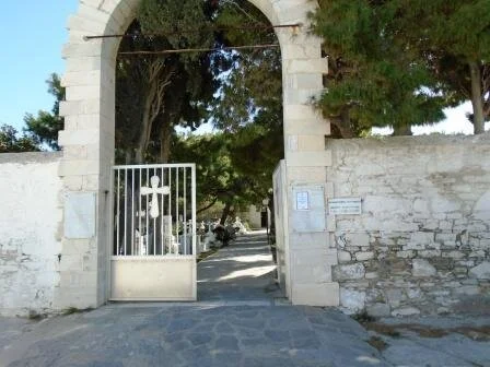 Ανακοίνωση για τα οστεοφυλάκια των κοιμητηρίων Πάρου