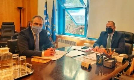 Συνάντηση για τα έργα στο αεροδρόμιο Πάρου