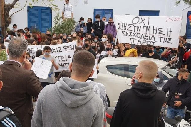 Δυναμικά οι παριανοί μαθητές διεκδικούν τα δικαιώματά τους