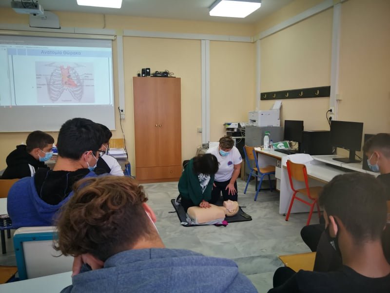 Η ΕΟΔ ΚΥΚΛΑΔΩΝ ΤΑΞΙΔΕΥΕΙ &amp; ΕΚΠΑΙΔΕΥΕΙ