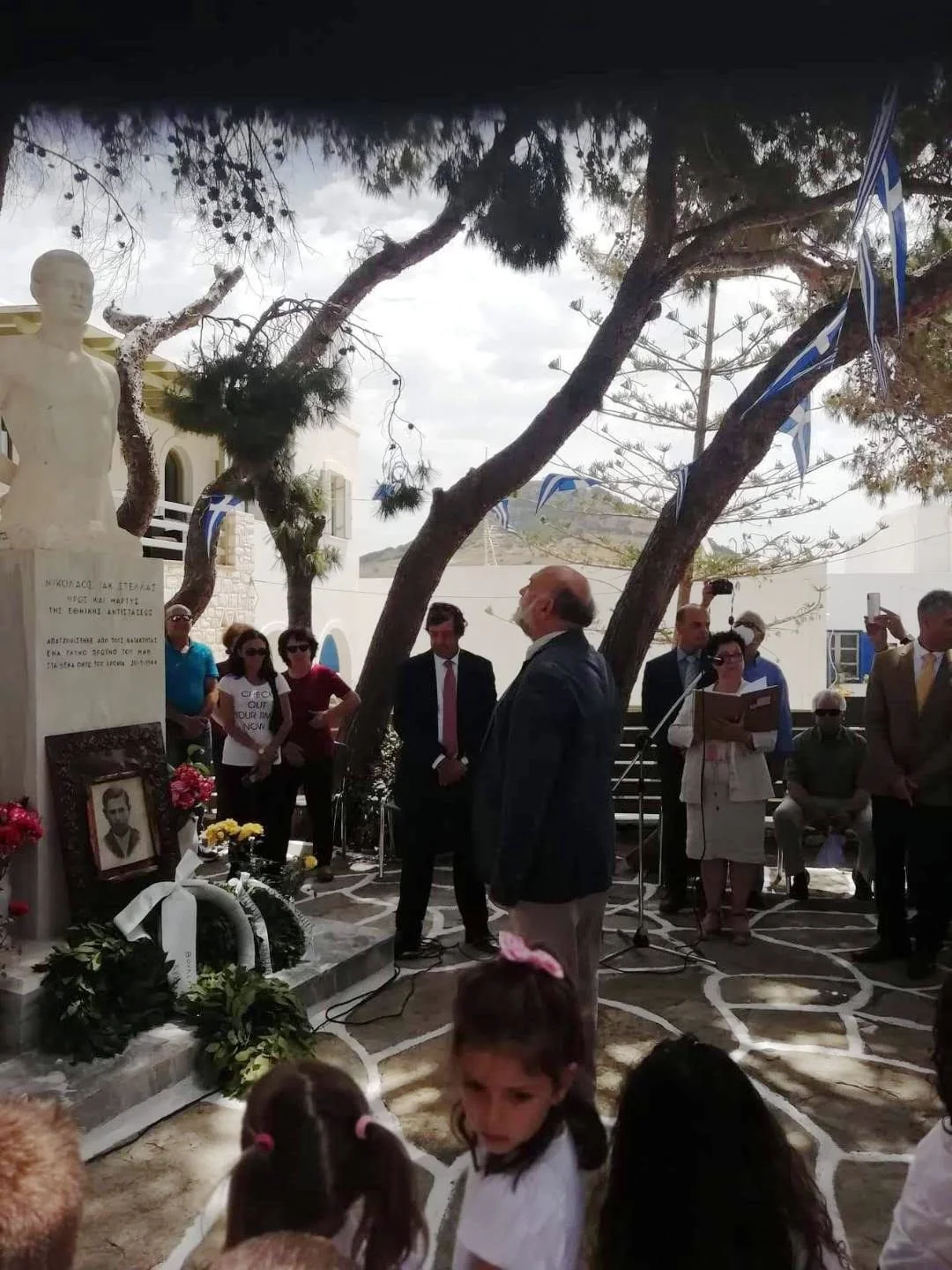 Σε Πάρο και Αντίπαρο ο Νίκος Συρμαλένιος