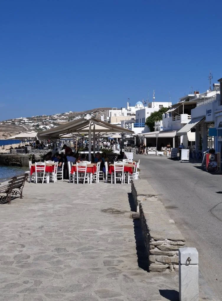 Κίνηση καλοκαιριού στην Παροικιά