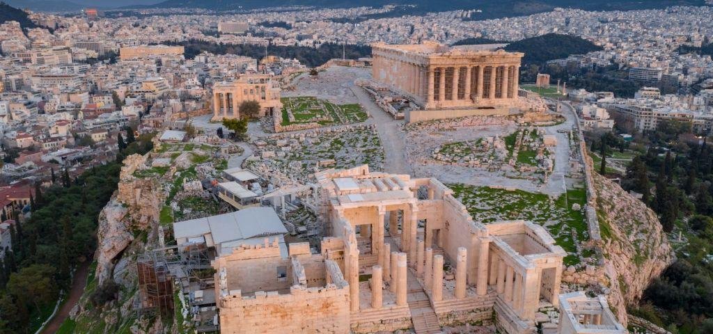 Το τερμάτισαν: 5000 ευρώ οι πλούσιοι και 45 ευρώ η πλέμπα για να δουν την Ακρόπολη και το Μουσείο!