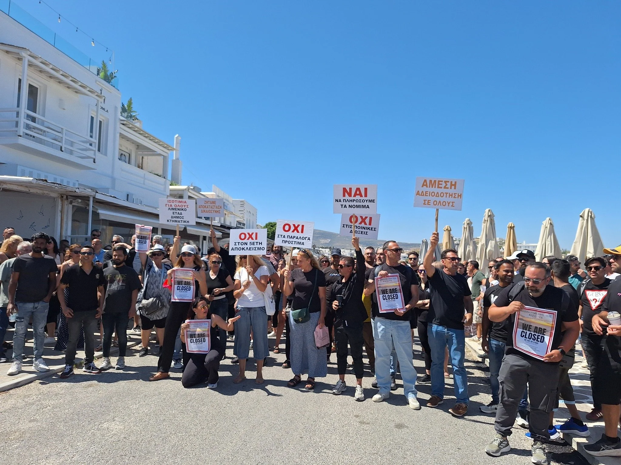Δυναμική συγκέντρωση επιχειρηματιών εστίασης και παρέμβαση δημάρχου Πάρου