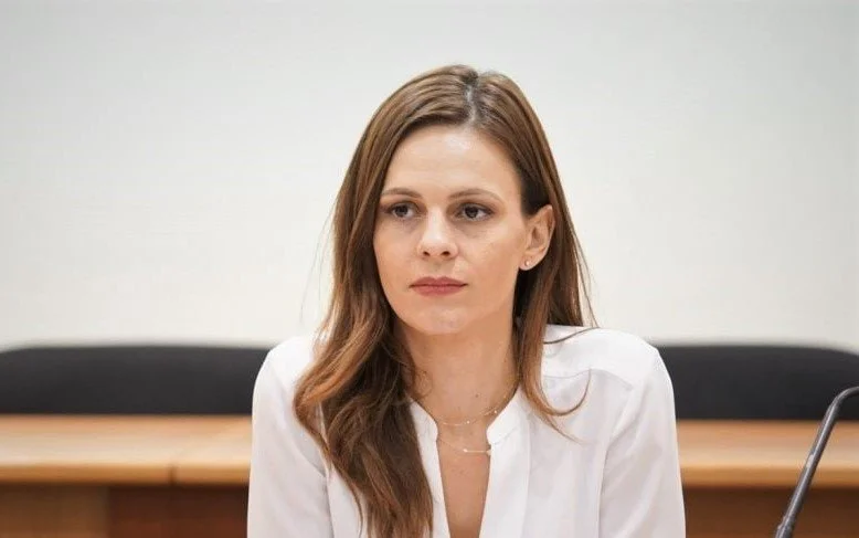 Παρέμβαση Αχτσιόγλου για τον εργοστασιακό μεσαίωνα στην Πάρο