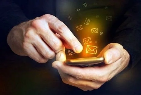 ΠΑΡΟΣ: Λαμόγια προσποιούνται τους λογιστές για υφαρπαγή στοιχείων τραπέζης