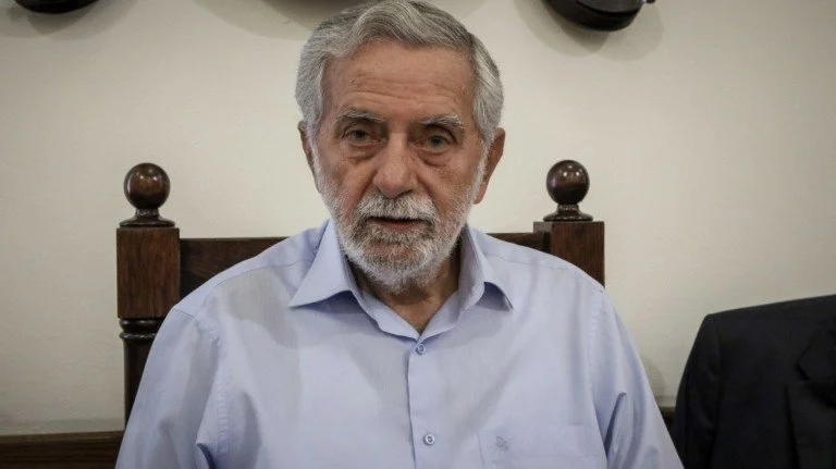 Δρίτσας: Ορκίστηκε βουλευτής του ΣΥΡΙΖΑ στη «θέση» του Τσίπρα και προσχώρησε αμέσως στη Νέα Αριστερά....