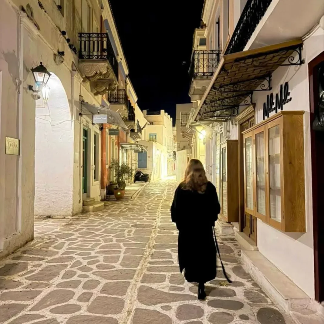 Αν. Γκερέκου: «Η Πάρος τον χειμώνα δεν σε εντυπωσιάζει, σε αγκαλιάζει»