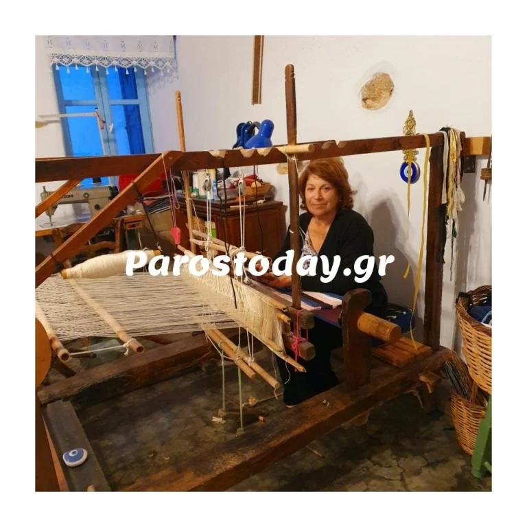 Αργαλειός του 1858 εν λειτουργία στη Μάρπησσα Πάρου