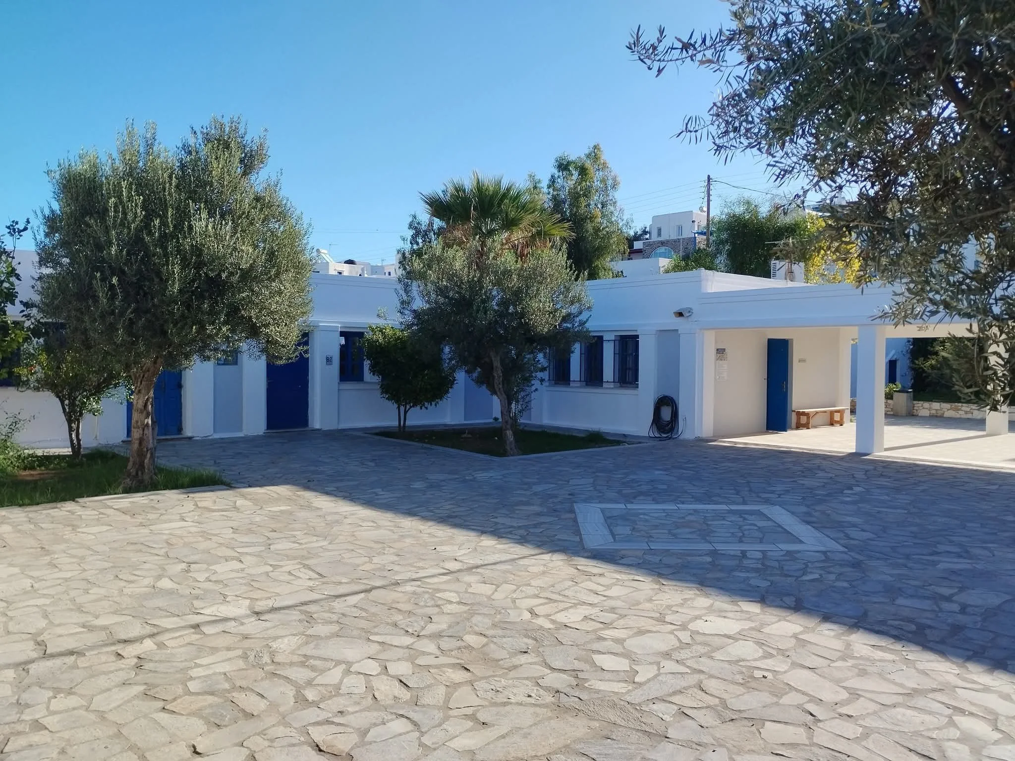 Το γυμνάσιο Νάουσας βάφτηκε μετά από 15 χρόνια...